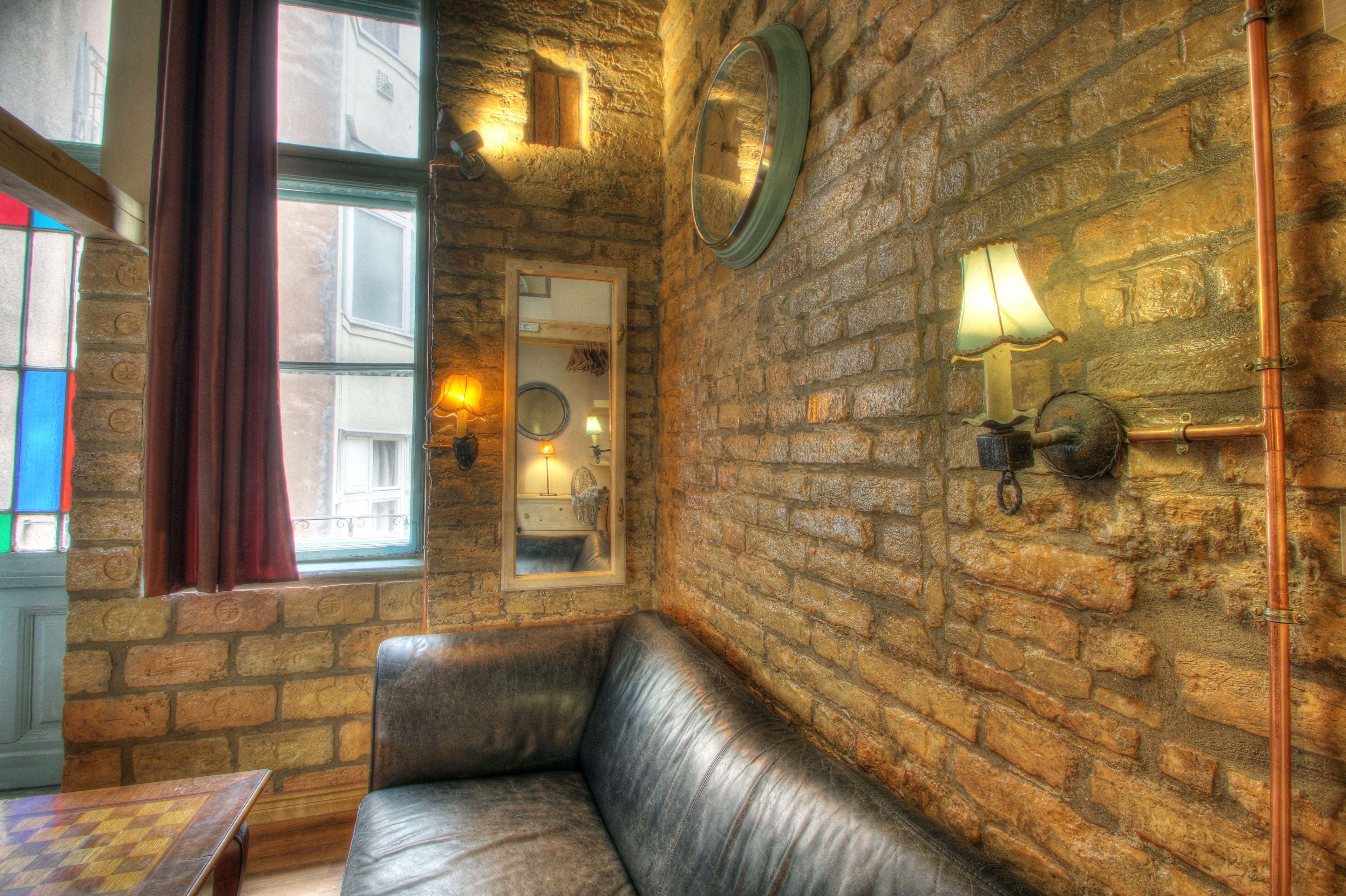 Lavender Circus Hostel, Doubles & Ensuites, Budapest